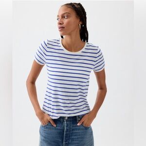 Simple striped gap tshirt
